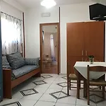 Hotel apartamentowy Baia Di Naxos Giardini-Naxos