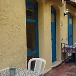 Hotel apartamentowy Baia Di Naxos Giardini-Naxos